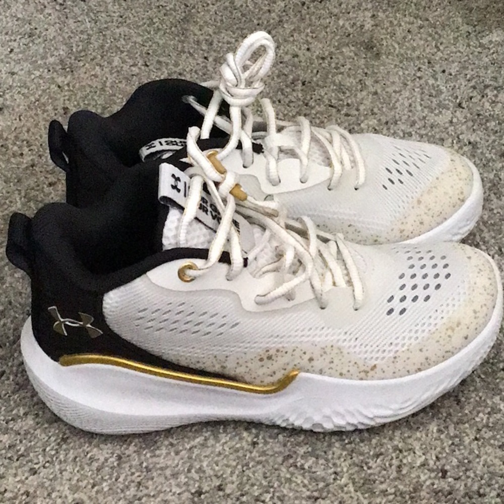 Under Armour  Sneakers